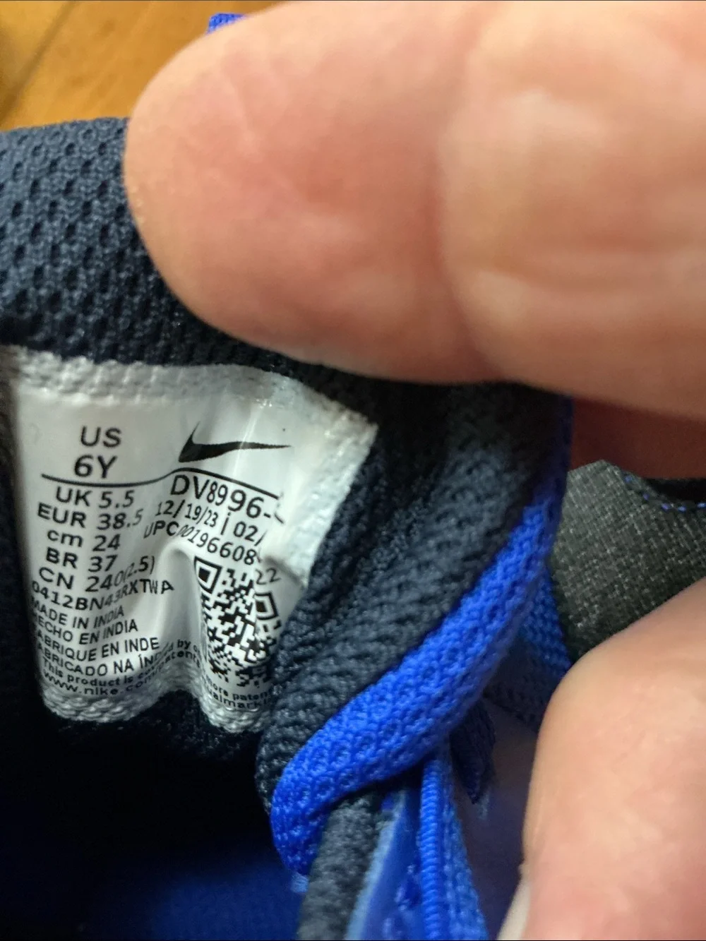 Kids Boys Hustle D 11 blue basketball sneakers. Size 6Y. New. Never worn.